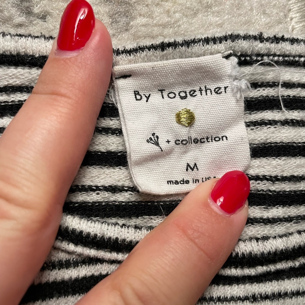 Black and white striped Sweaterlike top - Picture 7 of 11